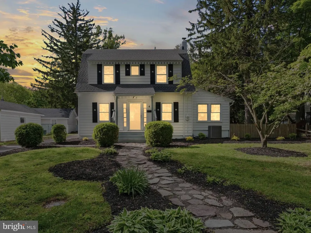 4 2ND STREET Riverton, NJ 08077