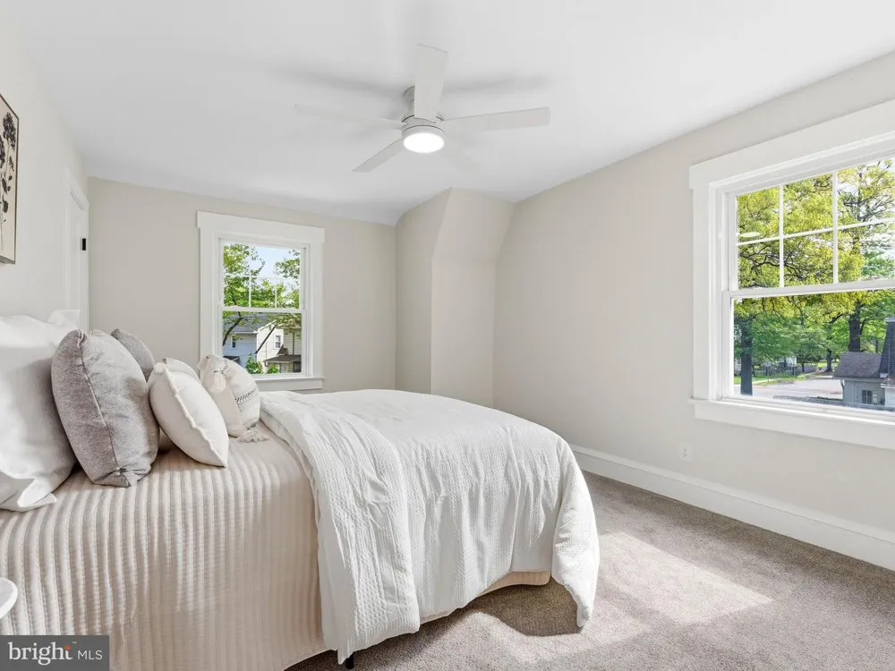4 2ND STREET Riverton, NJ 08077