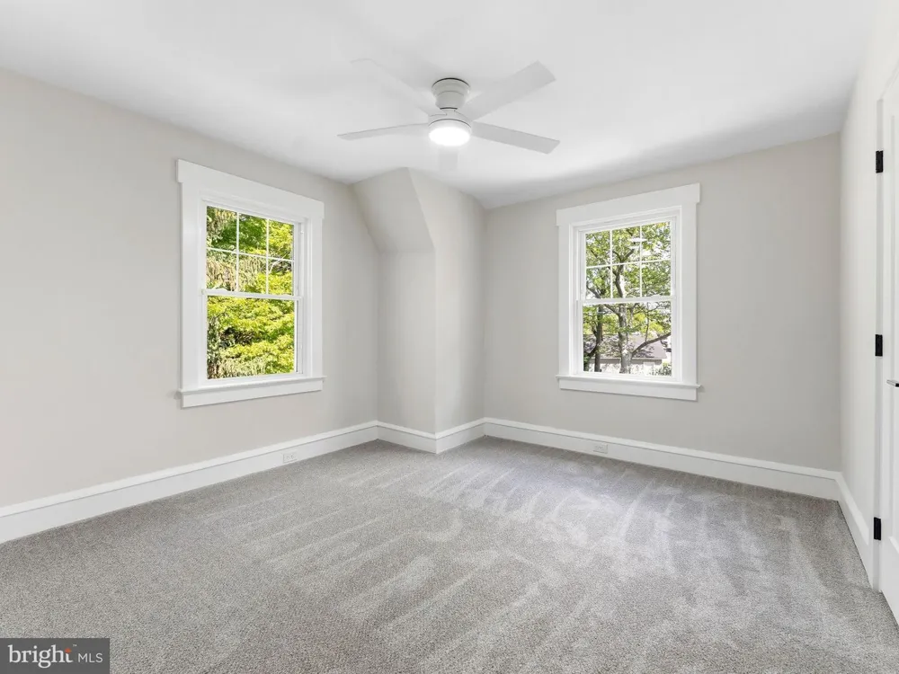 4 2ND STREET Riverton, NJ 08077