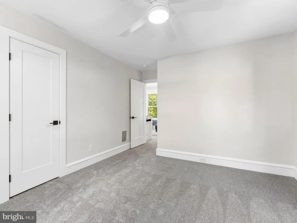 4 2ND STREET Riverton, NJ 08077
