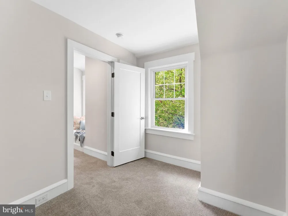 4 2ND STREET Riverton, NJ 08077