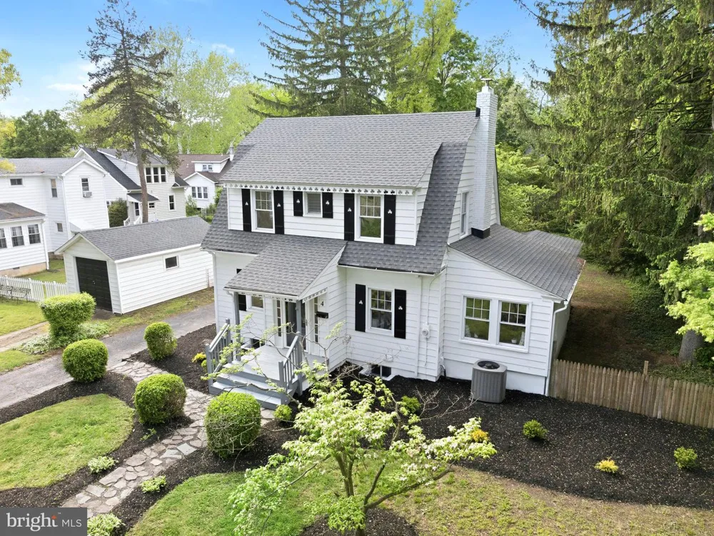 4 2ND STREET Riverton, NJ 08077