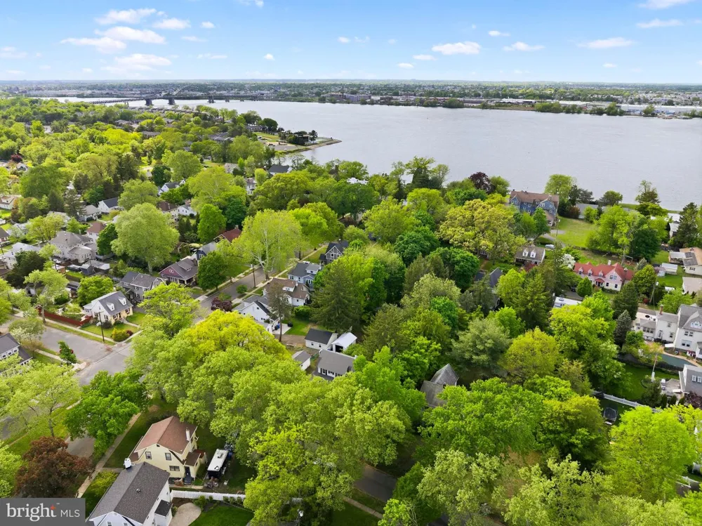 4 2ND STREET Riverton, NJ 08077