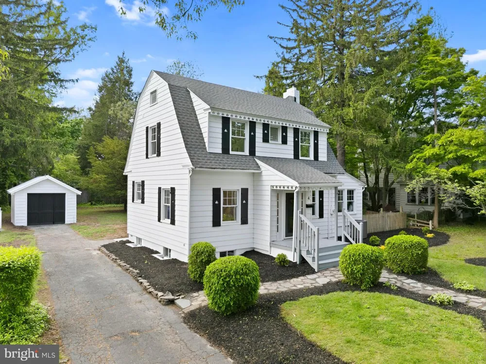 4 2ND STREET Riverton, NJ 08077
