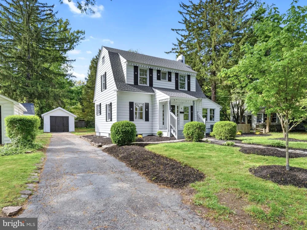 4 2ND STREET Riverton, NJ 08077