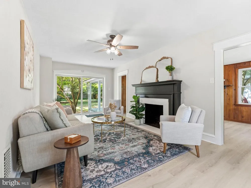 4 2ND STREET Riverton, NJ 08077