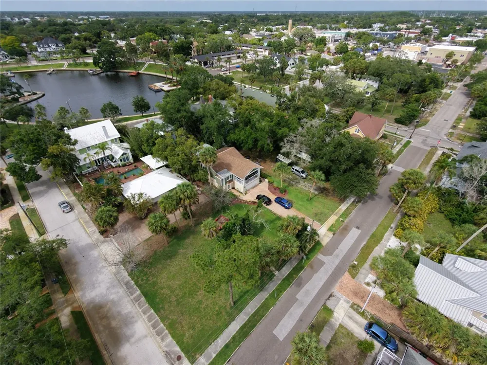 LEMON STREET Tarpon Springs, FL 34689