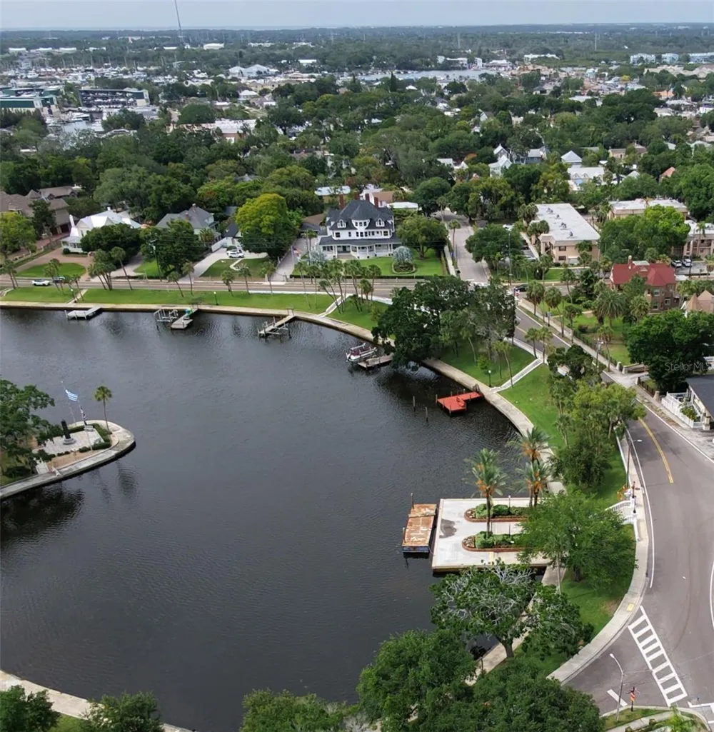 LEMON STREET Tarpon Springs, FL 34689