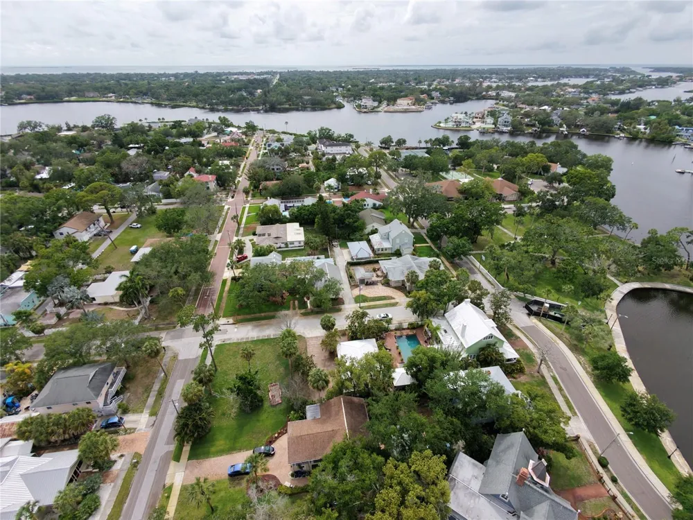 LEMON STREET Tarpon Springs, FL 34689