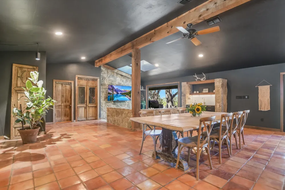 7000 McGregor Lane Dripping Springs, TX 78620