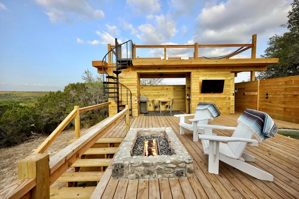 7000 McGregor Lane Dripping Springs, TX 78620