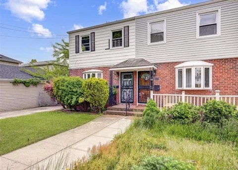 164-38 76th Road