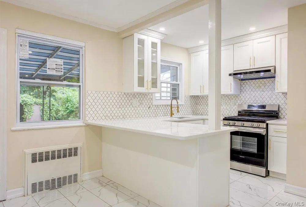 164-38 76th Road Fresh Meadows, NY 11366