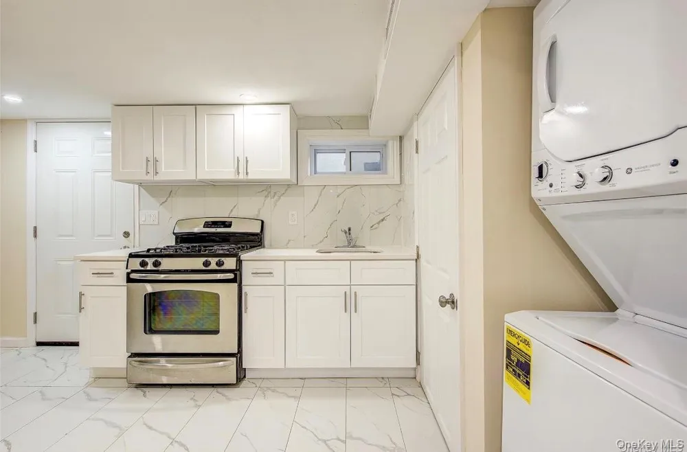 164-38 76th Road Fresh Meadows, NY 11366