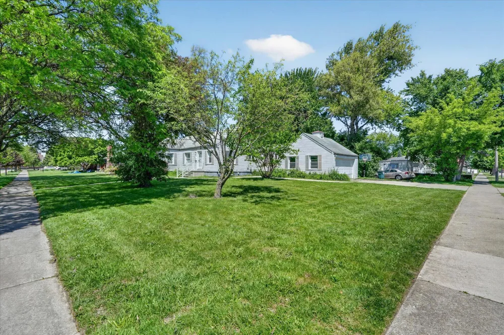 14000 Wales Street Oak Park, MI 48237