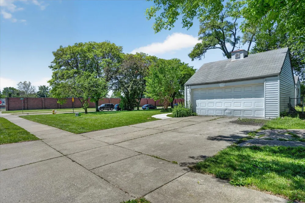 14000 Wales Street Oak Park, MI 48237