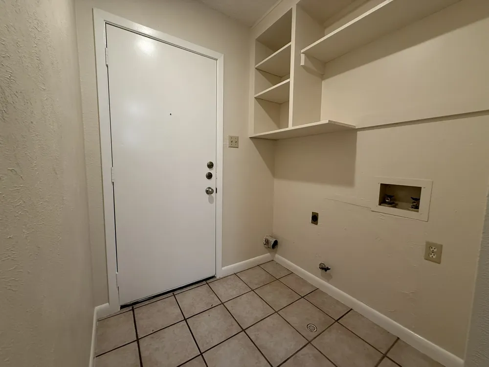 11945 Sunhillow Bend #B Austin, TX 78758
