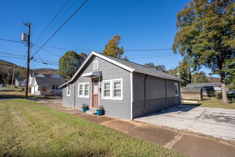 618 Elm Avenue South Pittsburg, TN 37380