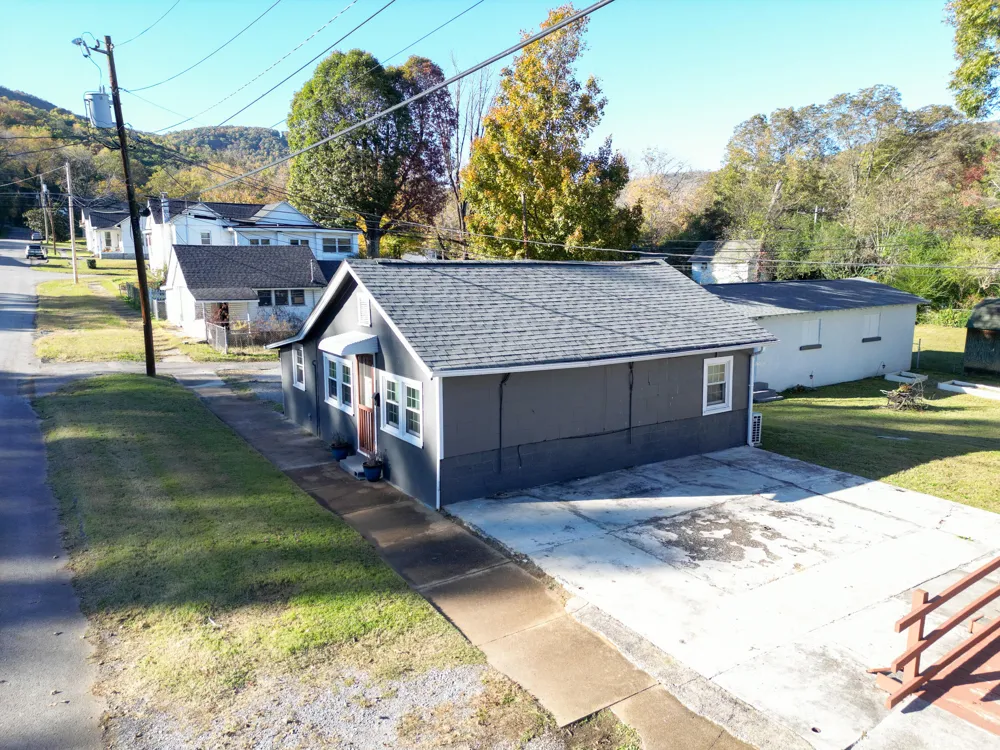 618 Elm Avenue South Pittsburg, TN 37380