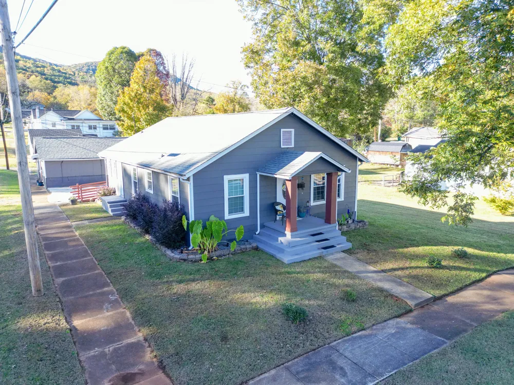 618 Elm Avenue South Pittsburg, TN 37380