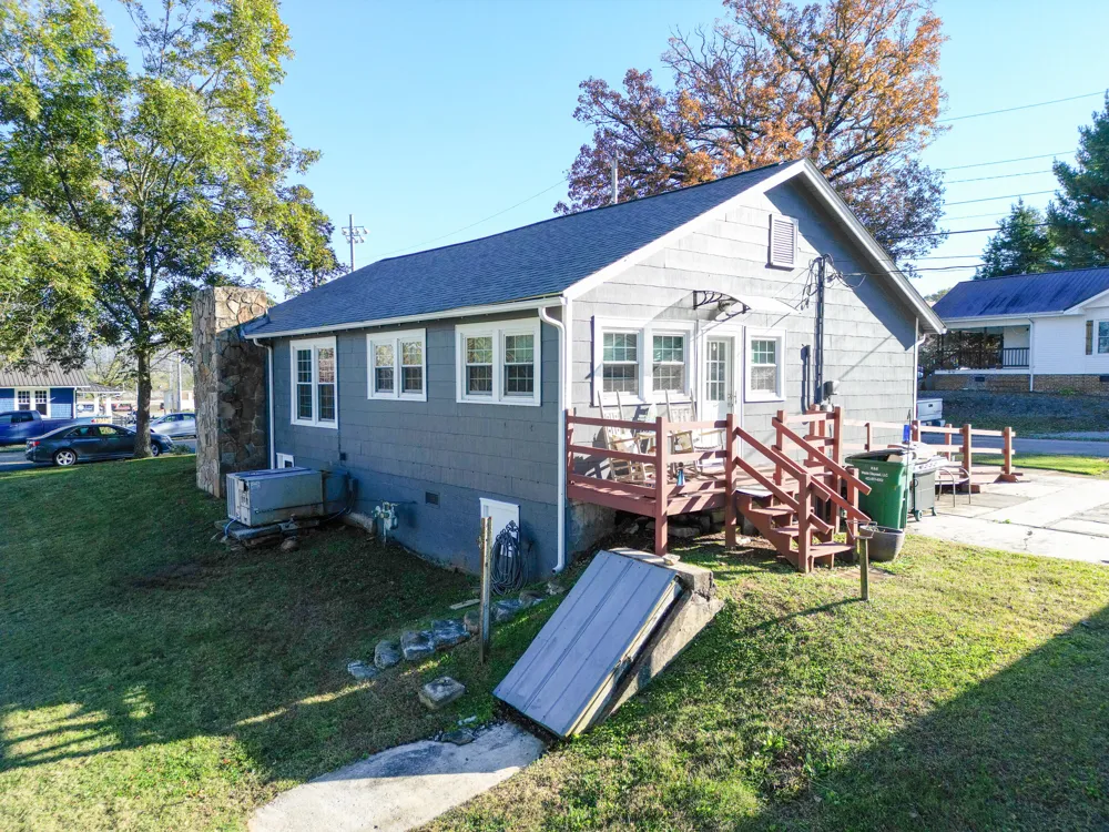 618 Elm Avenue South Pittsburg, TN 37380