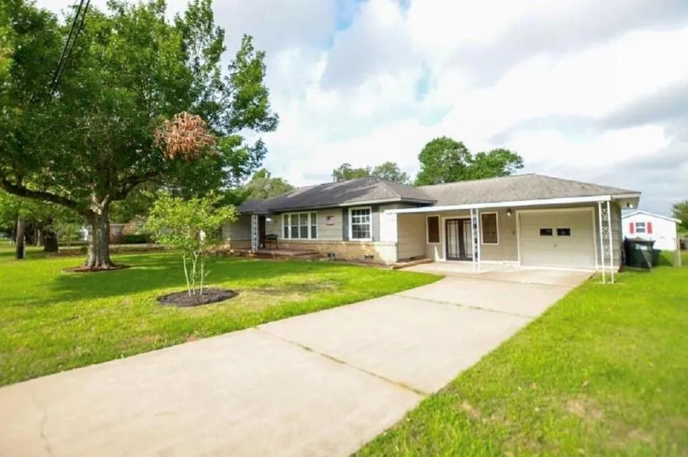 1116 Meyer Street Sealy, TX 77474