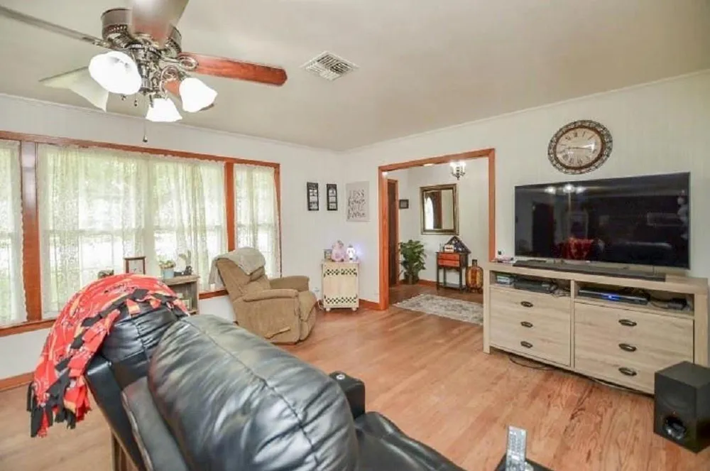 1116 Meyer Street Sealy, TX 77474