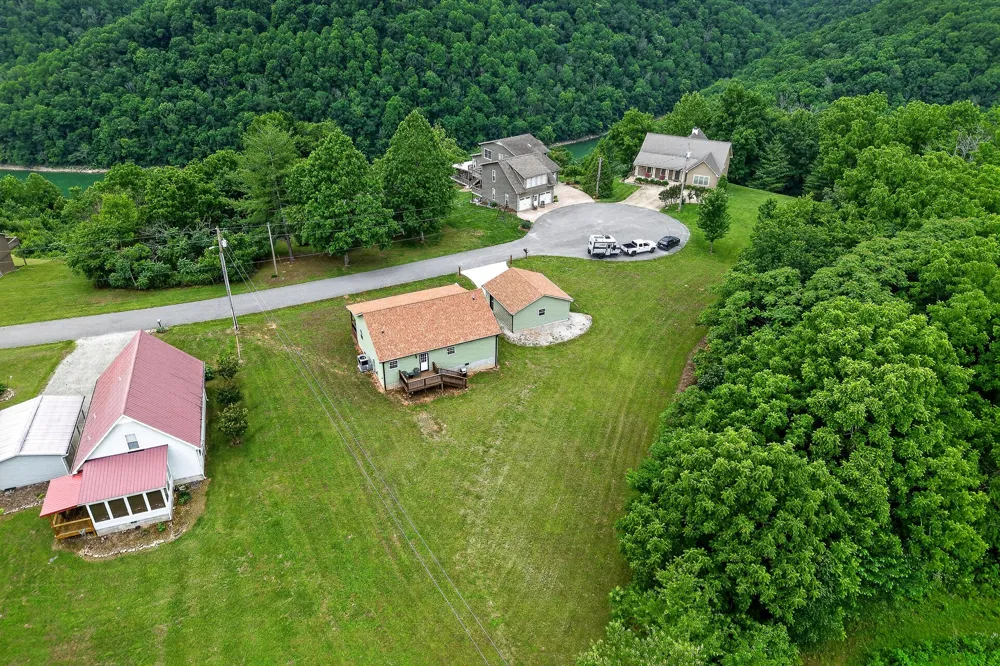 240 Dillon Ln Baxter, TN 38544