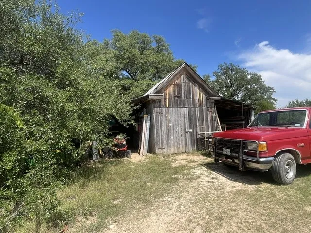 707 County Road 426 Purmela, TX 76566