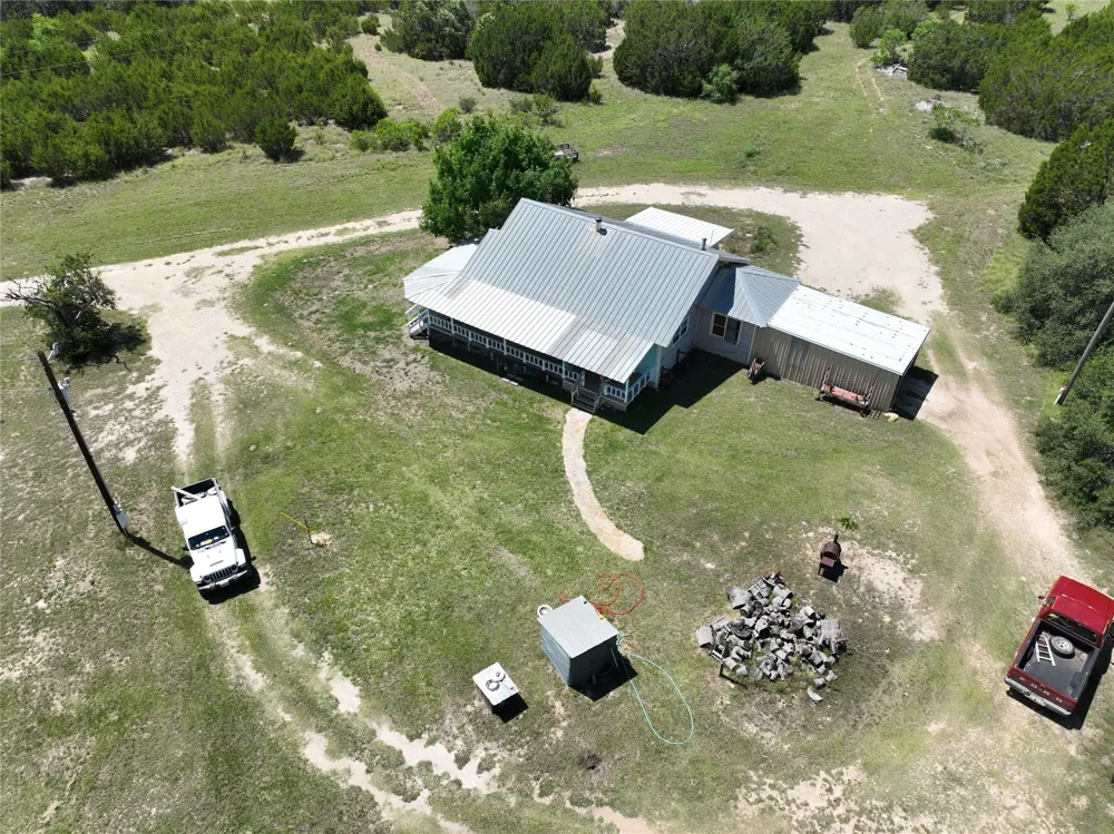 707 County Road 426 Purmela, TX 76566