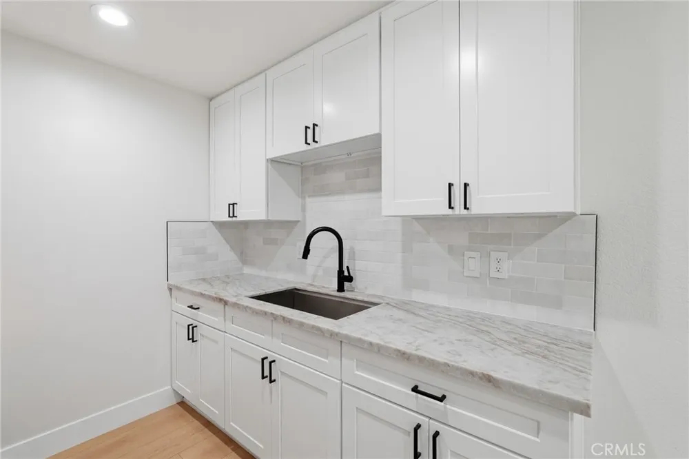 7439 Woodman Avenue #54 Van Nuys, CA 91405