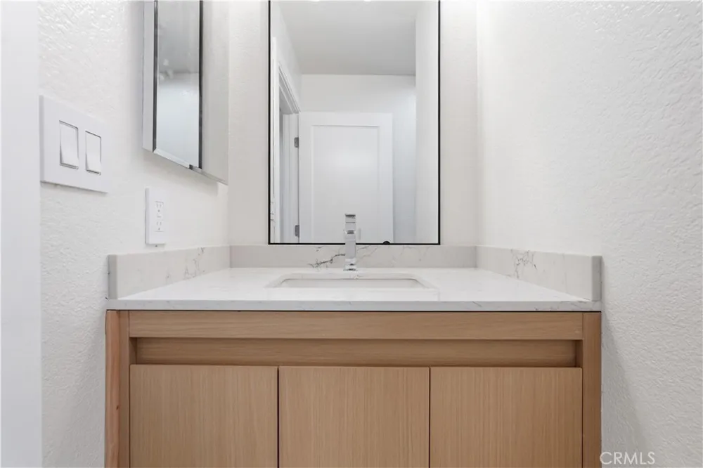 7439 Woodman Avenue #54 Van Nuys, CA 91405
