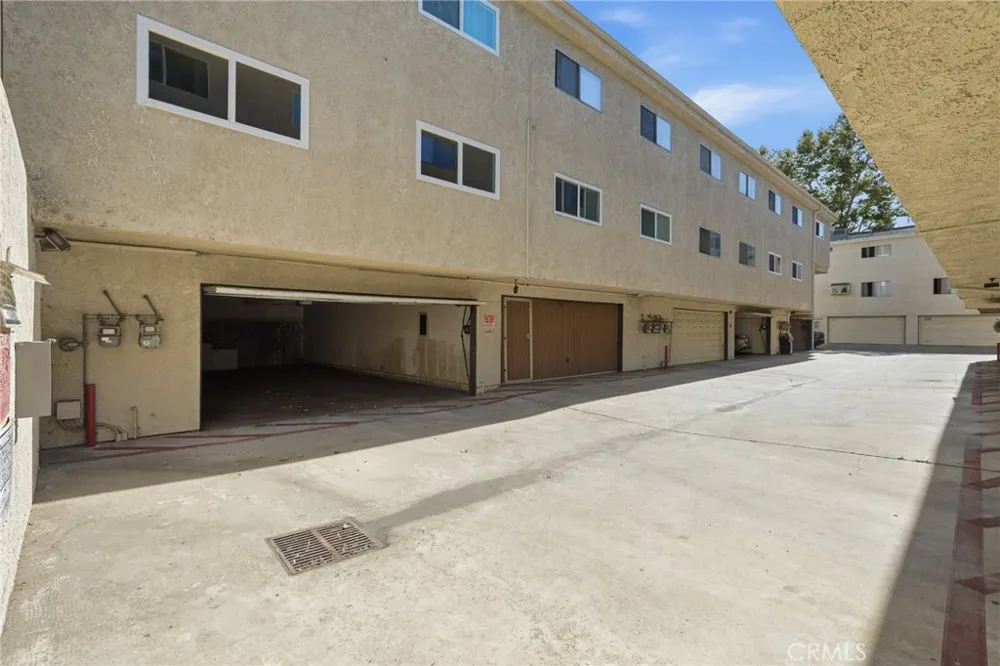 7439 Woodman Avenue #54 Van Nuys, CA 91405