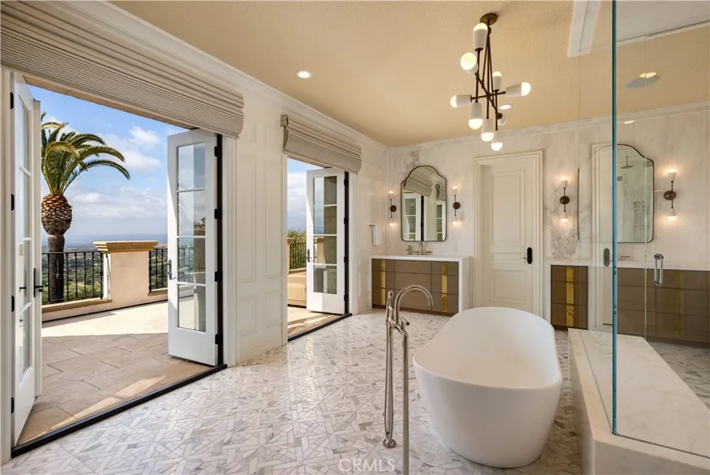 76 Golden Eagle Irvine, CA 92603