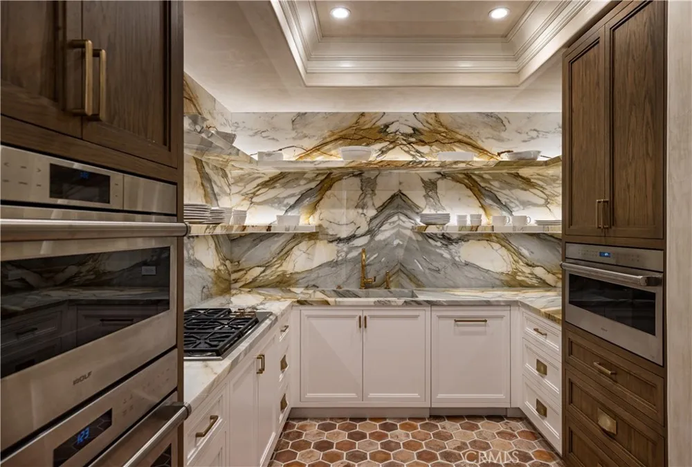 76 Golden Eagle Irvine, CA 92603