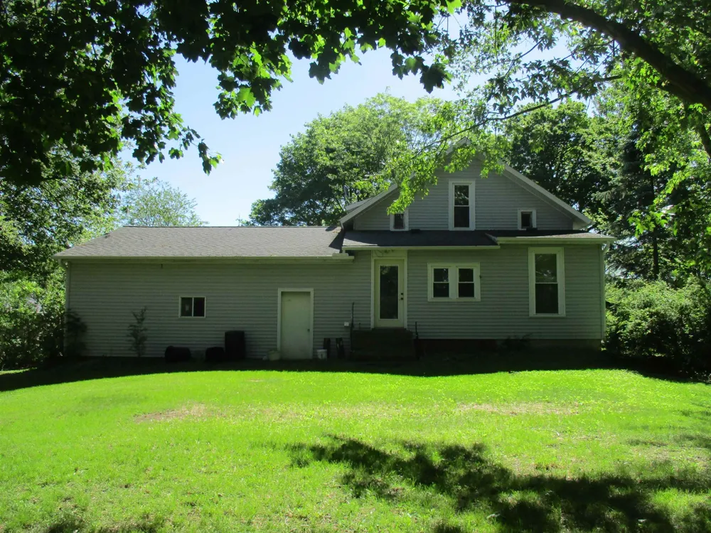 621 Wright Street Breckenridge Village, MI 48615