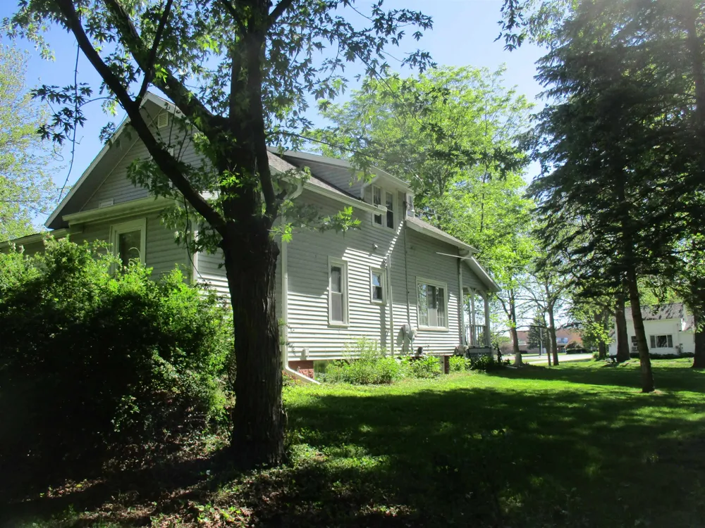 621 Wright Street Breckenridge Village, MI 48615