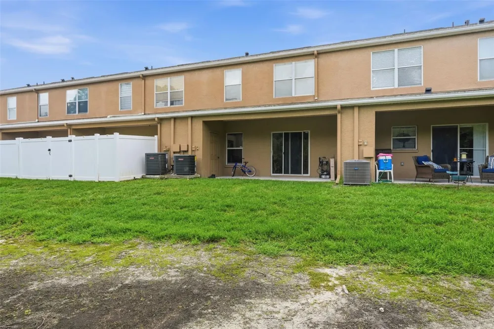 1250 CHARLESWORTH DRIVE Wesley Chapel, FL 33543