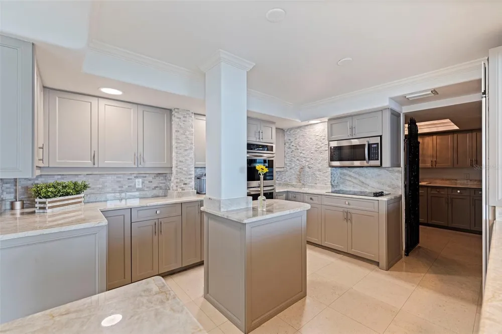 5700 MARINER STREET #702 & 703 Tampa, FL 33609