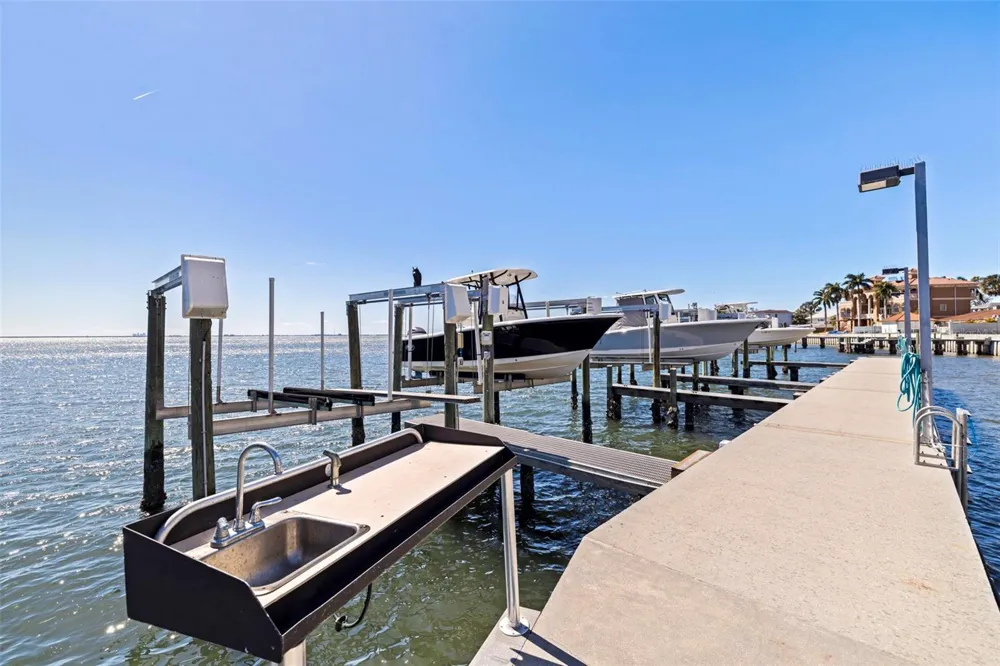 5700 MARINER STREET #702 & 703 Tampa, FL 33609