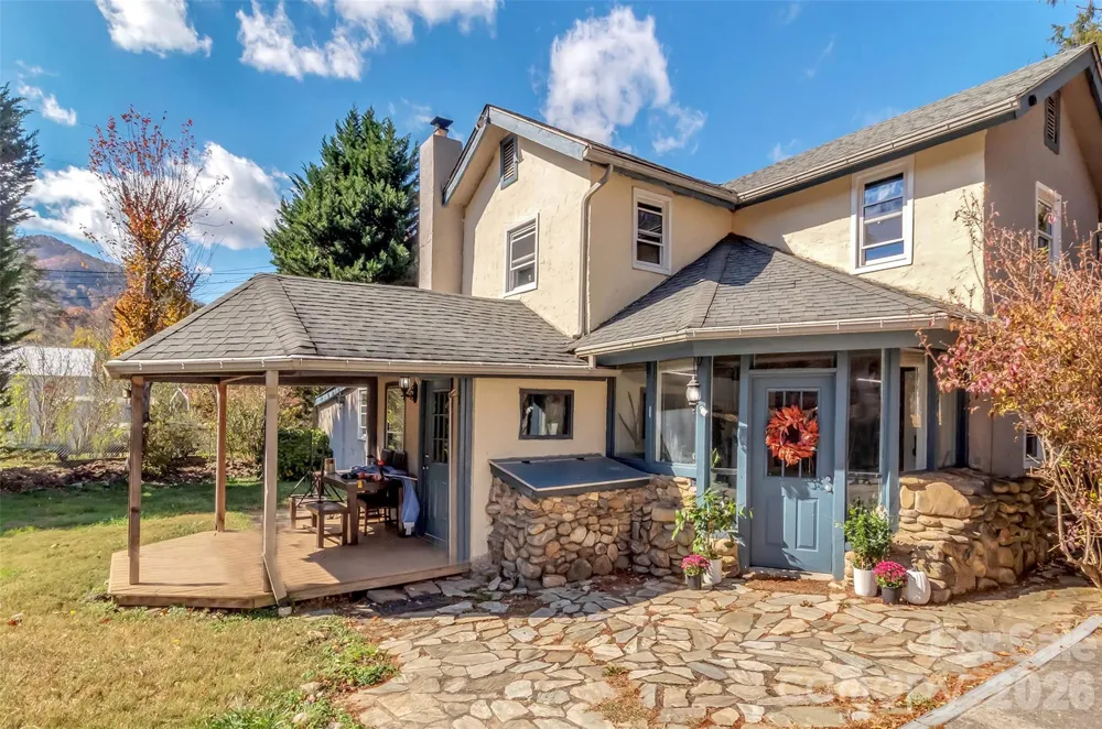 126 Arrowwood Way Canton, NC 28716