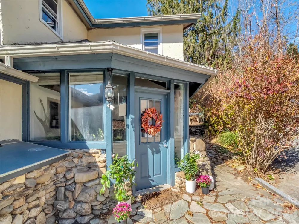 126 Arrowwood Way Canton, NC 28716