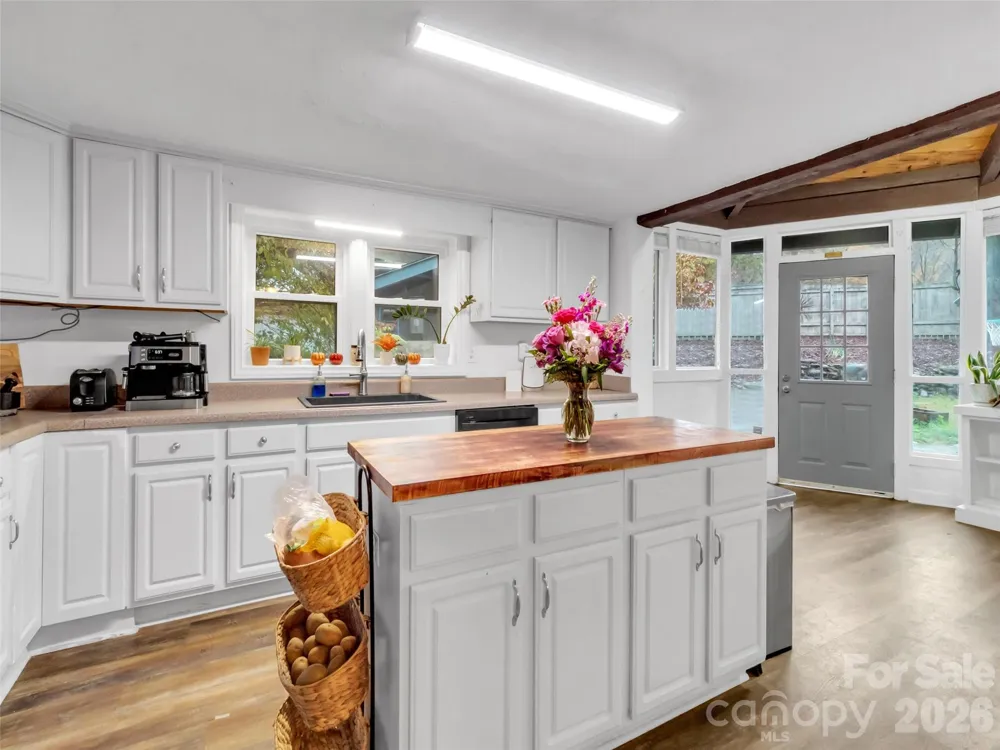 126 Arrowwood Way Canton, NC 28716