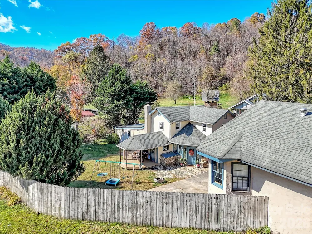 126 Arrowwood Way Canton, NC 28716