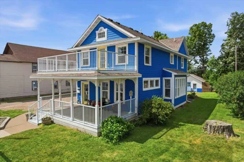 90 Maple Avenue E
