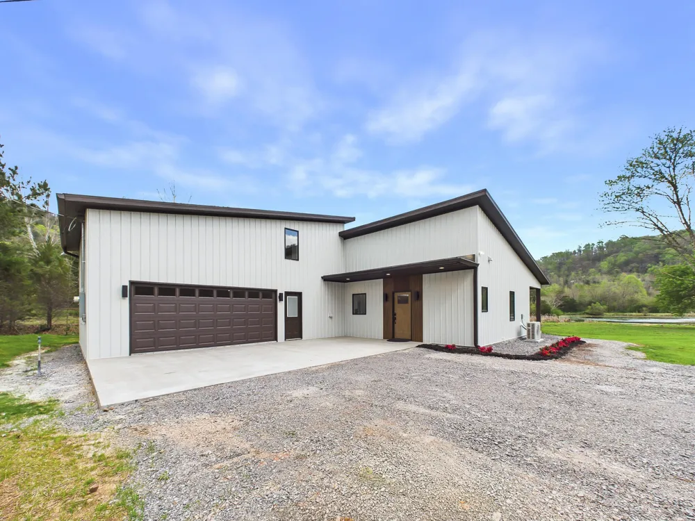 1483 Reagan Valley Road Tellico Plains, TN 37385