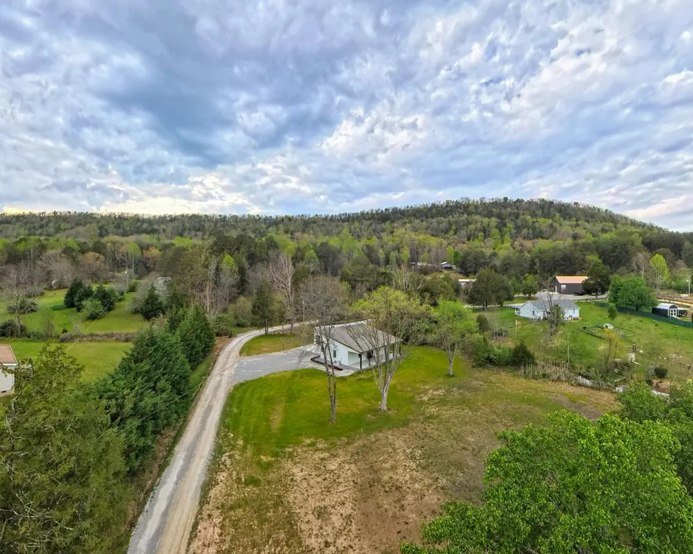 1483 Reagan Valley Road Tellico Plains, TN 37385