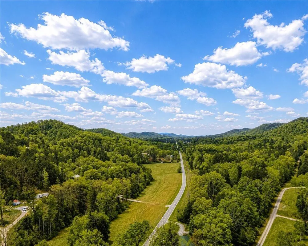 1483 Reagan Valley Road Tellico Plains, TN 37385