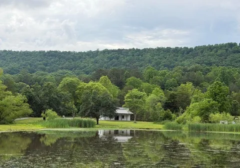 1483 Reagan Valley Road