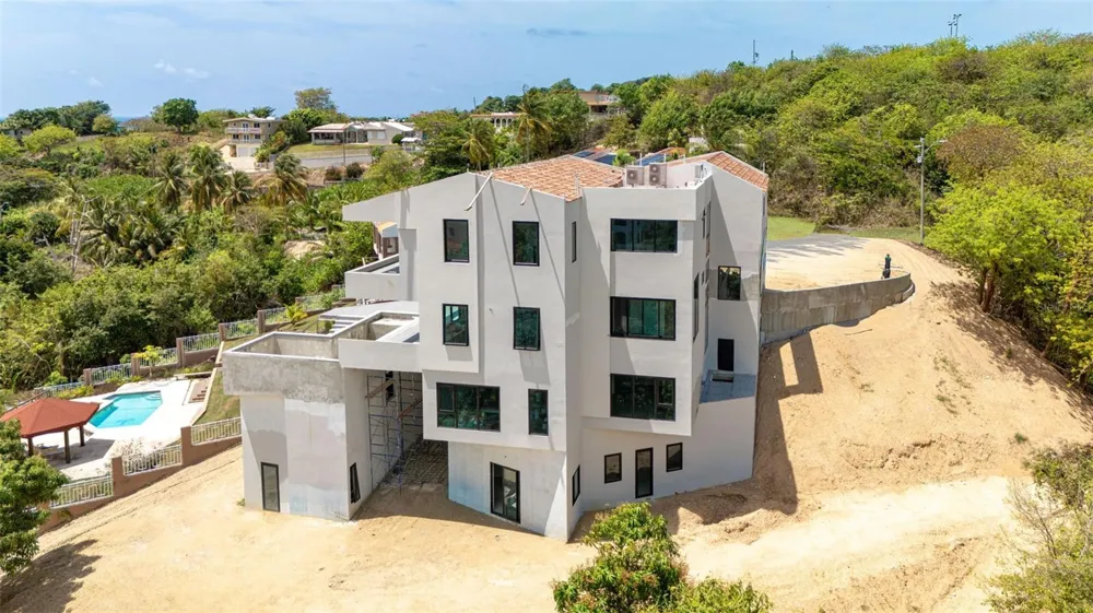 22 ROBLE VALLEY PALMAS DEL MAR Humacao, PR 00791